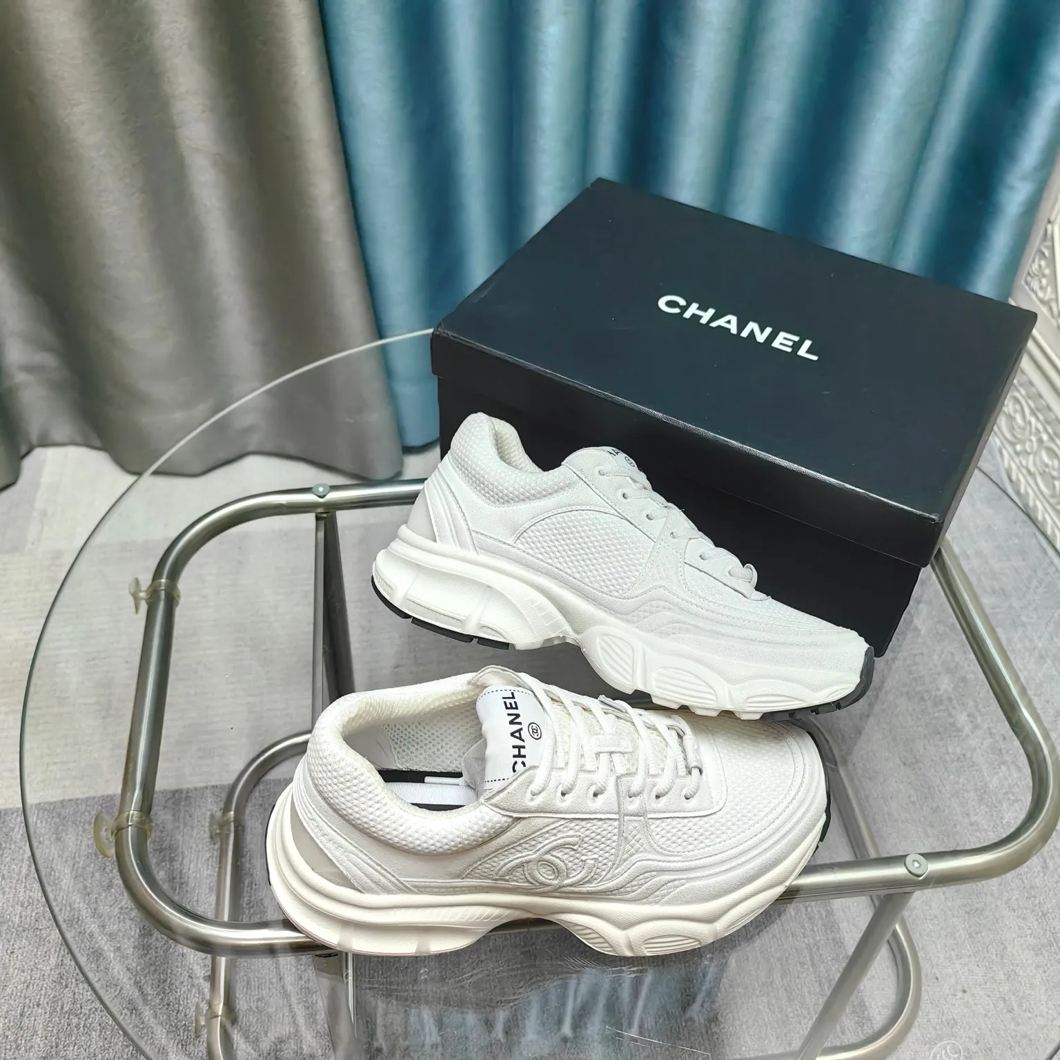 p680🐮🐮Chanel Chanel dad shoes, men and women couples - 2025 counter top casual sports shoes This classic design; the upper is electro-embroidered with a variety of techniques; the outsole is fashionable and sporty; it is unusual to incorporate a variety of color matching elements... The diversified mix and match is very beautiful and versatile, casual, fashionable, sports and outdoor can be taken into account... ꫛꫀꪝ Go➫ Material: ❶Upper is made of: Original imported first-layer silk cowhide + original waterproof cloth + original first-layer cowhide ❷Inner lining: original sheep lining + mesh ❸Outsole based on: original TPU combination outsole Special counter boutique packaging complete set for women 35–41